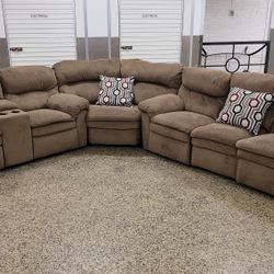 Large Sectional (I CAN DELIVER)