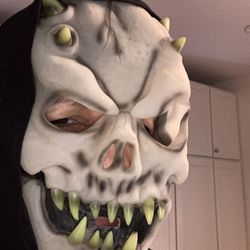 Totally Halloween Ghoul Glow In The Dark Face Mask