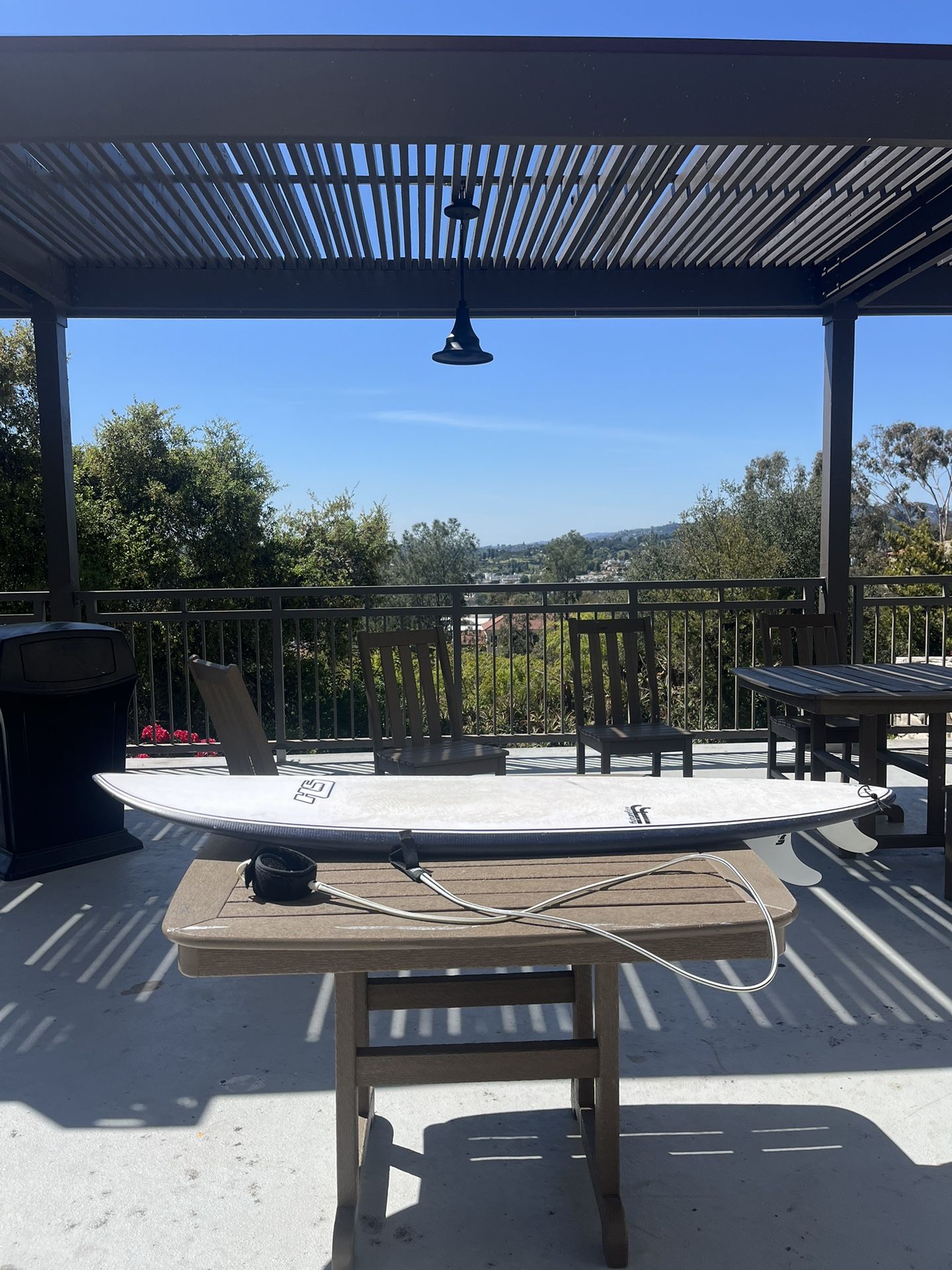 Surfboard - Hayden Shapes - Short board 5’ 8”