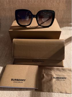 Burberry sunglasses 🕶️