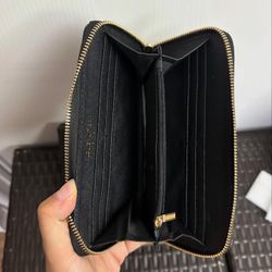 Re.  (pli). C@ - Wallet With Box - $50