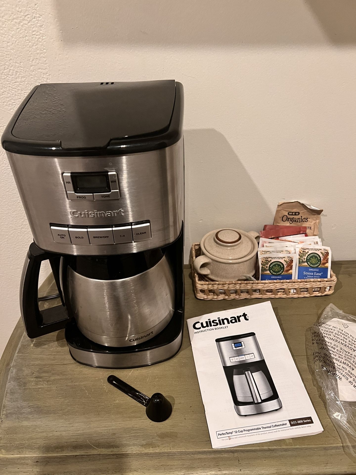 Like New cuisinart 12 Cup Programmable Coffee Maker With Thermal Coffee Pot