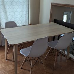 Dining Table And 4 Chairs 