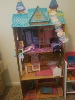 4ft Frozen Doll House 