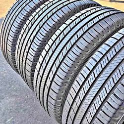 Set 235/65-18 Michelin con el 80% de vida