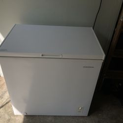 INSIGNIA Chest Freezer 