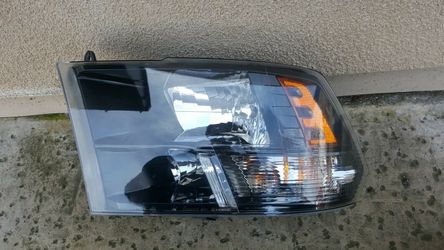 15 16 17 18 2015 2016 2017 2018 DODGE RAM LEFT DRIVER HEADLIGHT BLACK HEAD LIGHT LAMP OEM 68001485