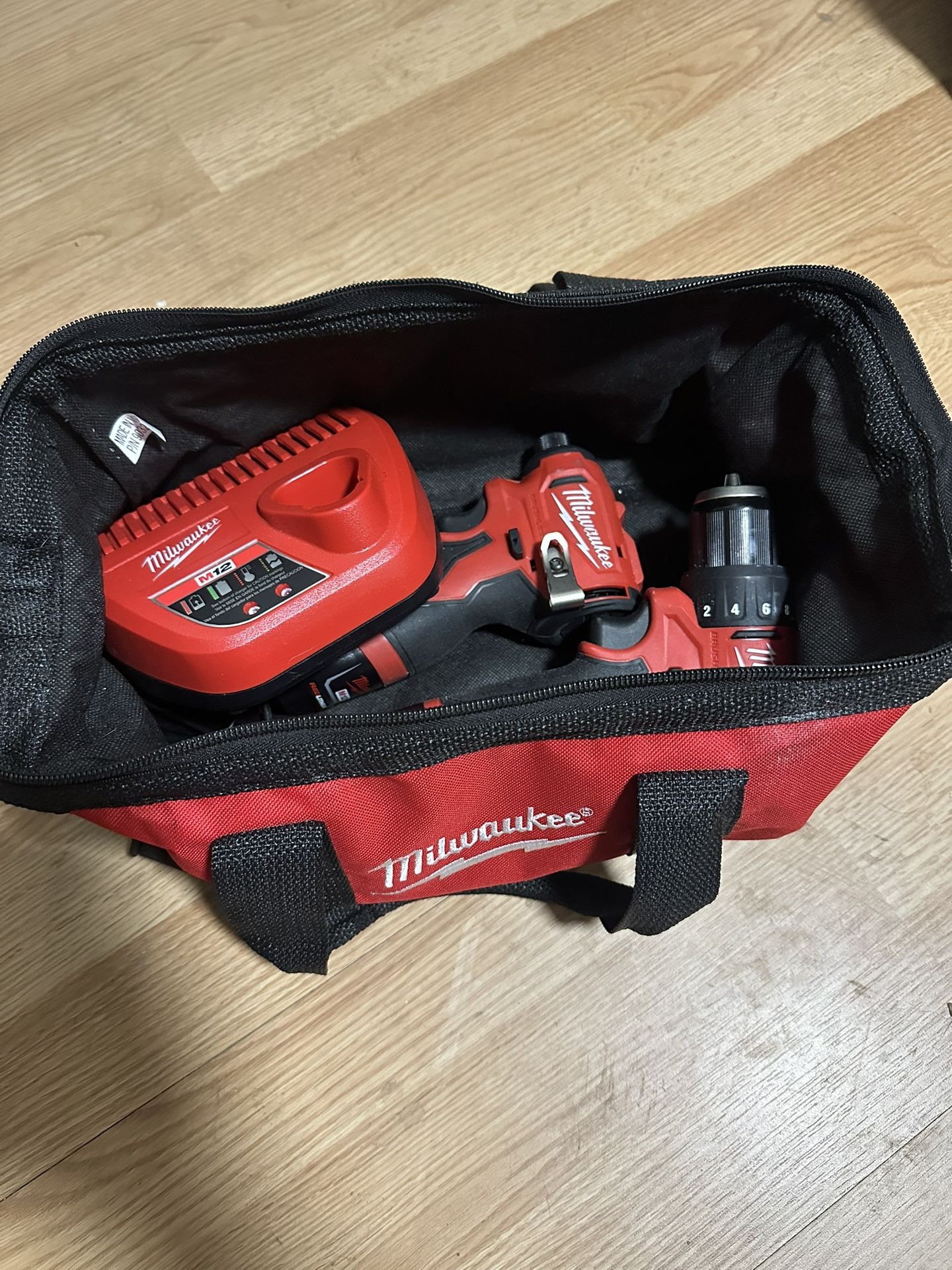 Milwaukee M12 Drill Kit