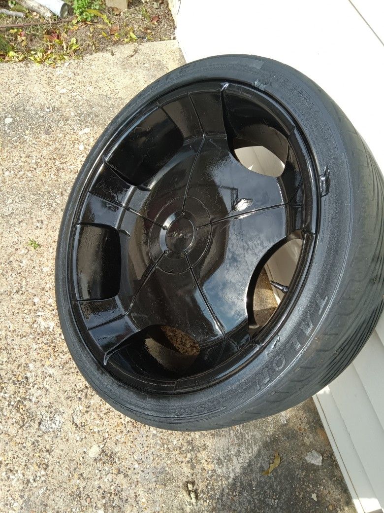 24s 6 Lugs Chev Needs One Tire 4 Caps