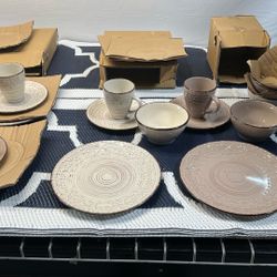 16-Piece Rustic Farmhouse Stoneware Dinnerware Set – Embossed – NEW