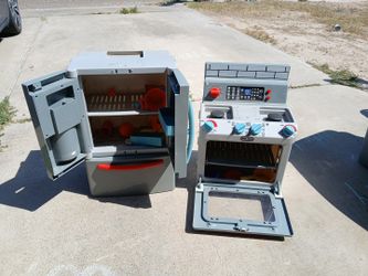 Kids Play Fridge And Stove