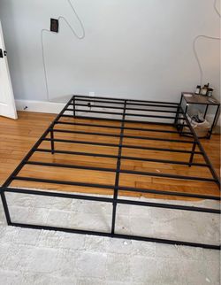 Platform Metal bed frame for queen bed