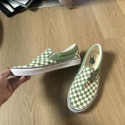 New Men’s Checker Vans Size 12