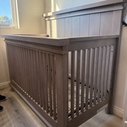 baby crib