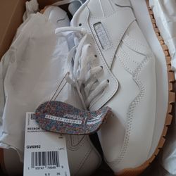 Reebok, Ladies. New. Size 9. 