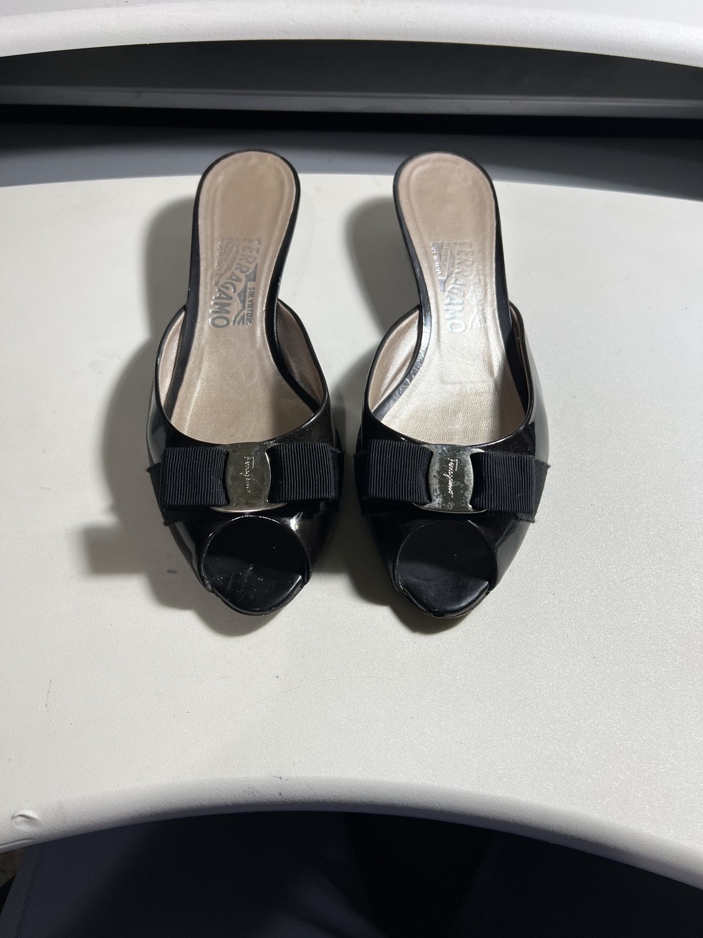 Ladies Salvatore Ferragamo Black Patent Leather Kit Heels Sz 9