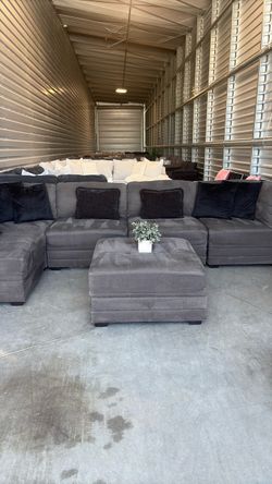 Delivery 🚚 free Local sectional couch