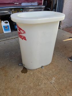 Small livewell bait tank