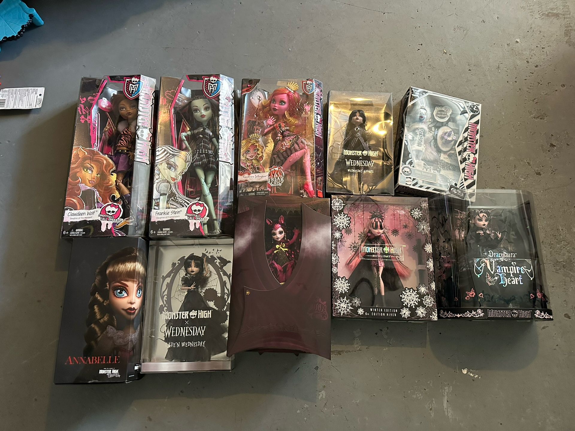 MONSTER HIGH DOLLS (OPEN TO OFFERS)