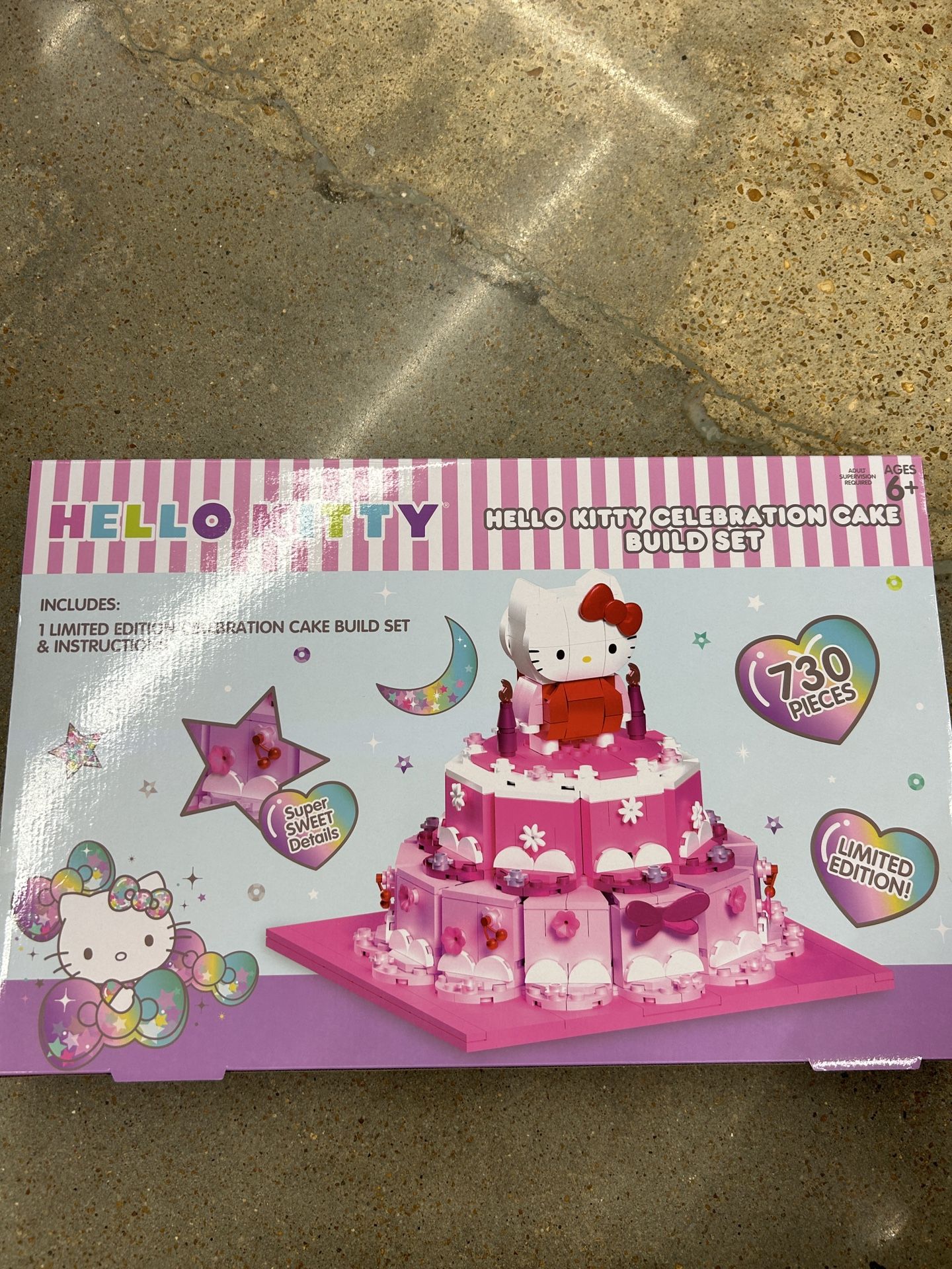 NWT limited edition hello kitty celebration cake 730pcs build set