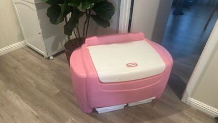 Toy storage box
