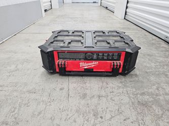 Milwaukee packout radio
