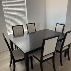 Dining Room & 6 Chairs