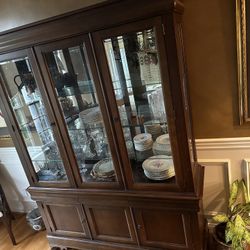 Broyhill solid wood lighted china cabinet/hutch