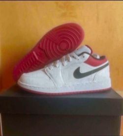 Nike Air Jordan 1 Low GS White Gym Red Black Size 6.5Y/8 Womens Brand New