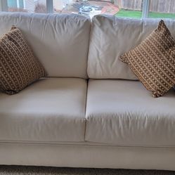 Beautiful Loveseat & Pillows