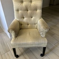 Upholstered tufted office chair
