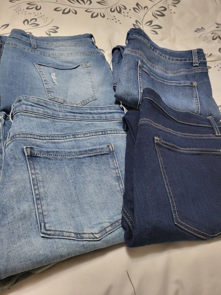 Woman's Jeans - LOT