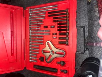 Snap on bolt grip puller set