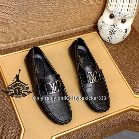 Louis Vuitton Monogram Torcadero Sneaker Low 'blue silver' LV size 9 for  Sale in Pasadena, CA - OfferUp