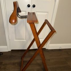Collapsible floor-standing clothes rack