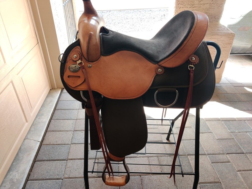 FABTRON Western Saddle