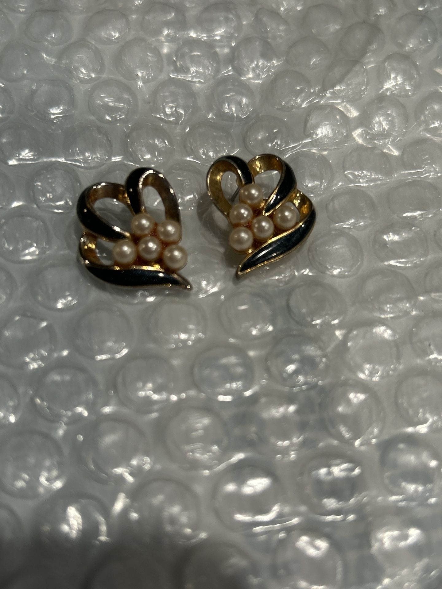 2 Hearts In 1 With Pearls Earring