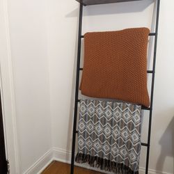 Leaning Blanket Ladder Shelf