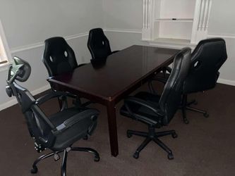 Dining table with 4 rolling chairs