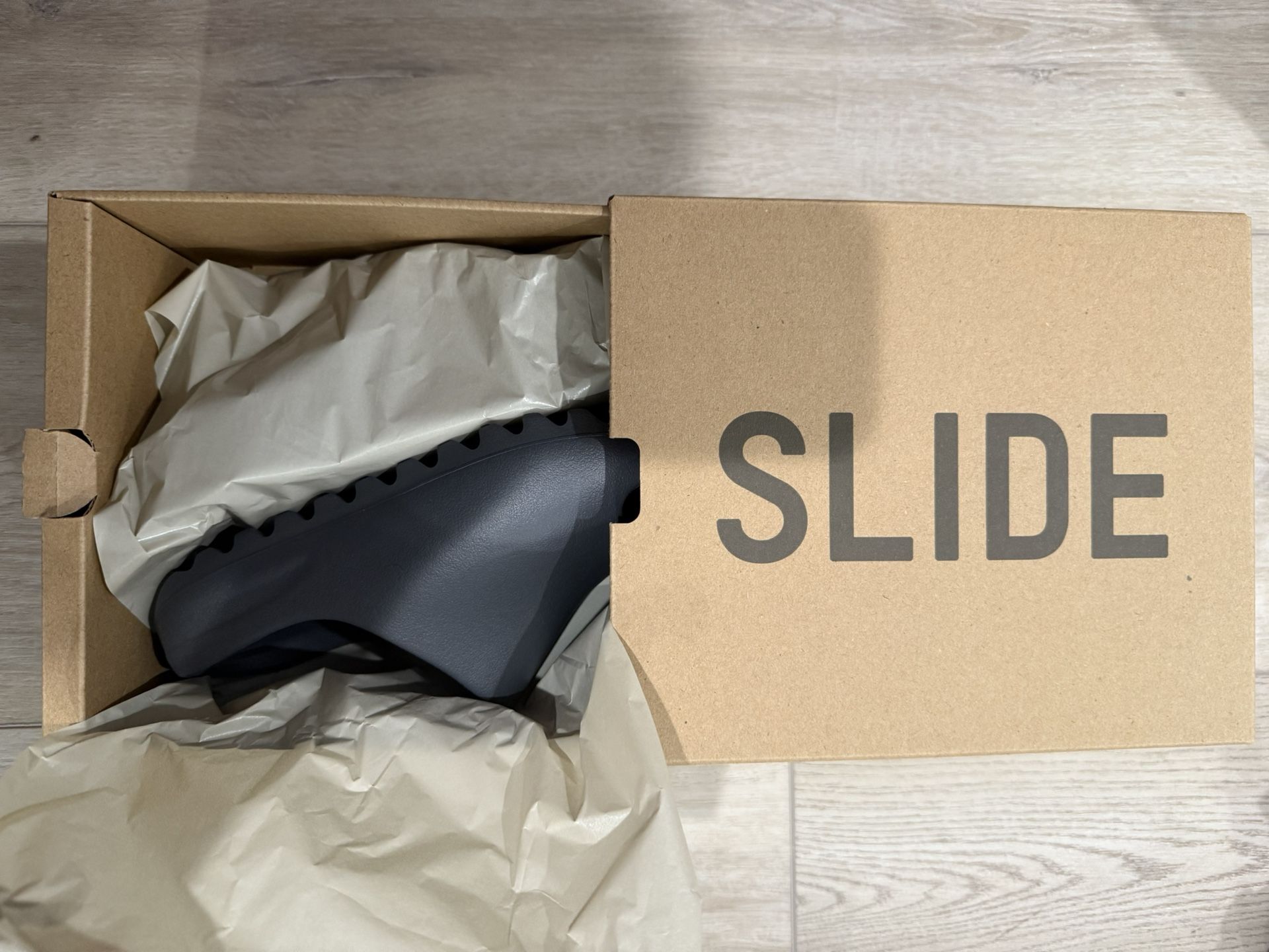 Brand New with box Adidas Yeezy Slide Slate Grey Size 3Y