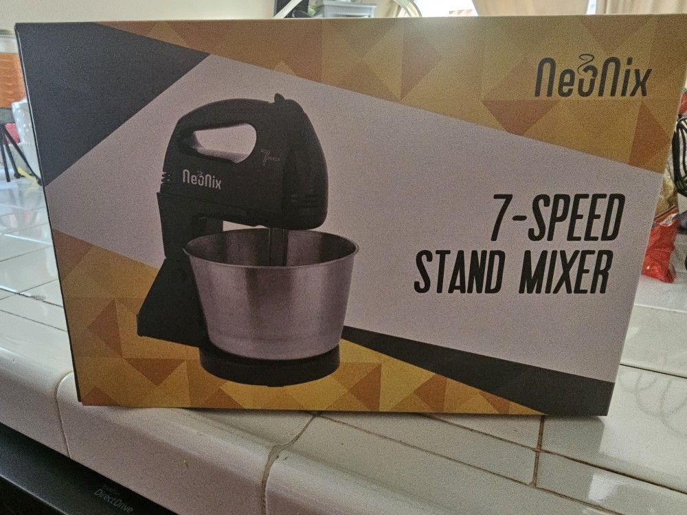 New 7 speed stand mixer
(Small Size)