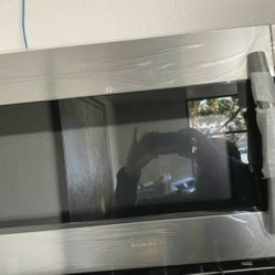 Samsung & Whrilpool 30in Microwave Open Box Unit Up to 50% Off