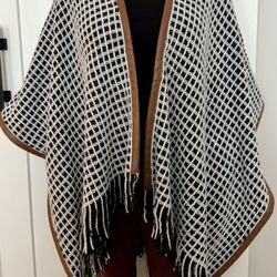 New La Fiorentina Oversized Ruana Wrap Shawl Poncho Fringe Grey Soft Warm Winter