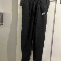  Nike Joggers