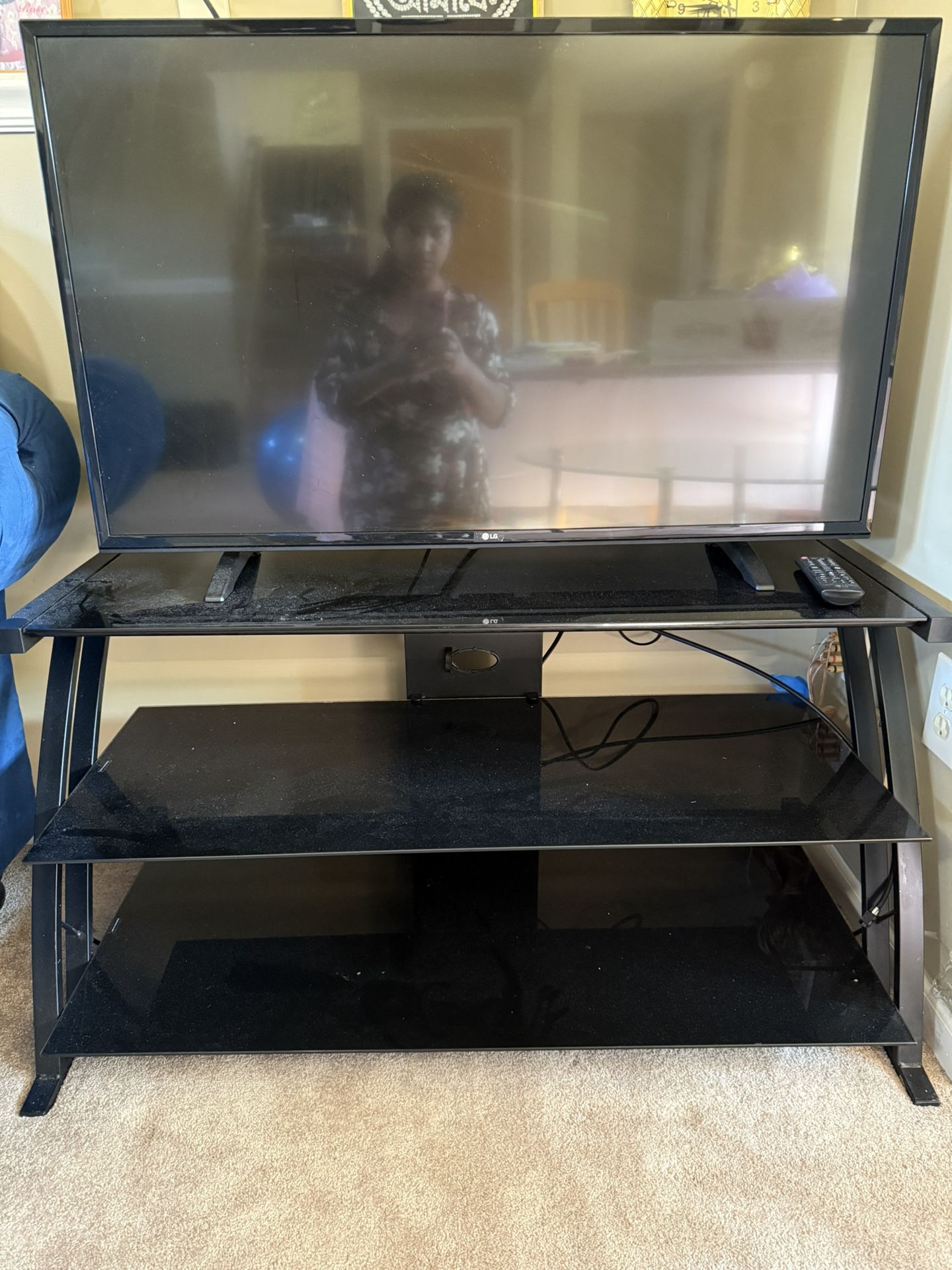 43 Inch LG Tv And Tv Stand