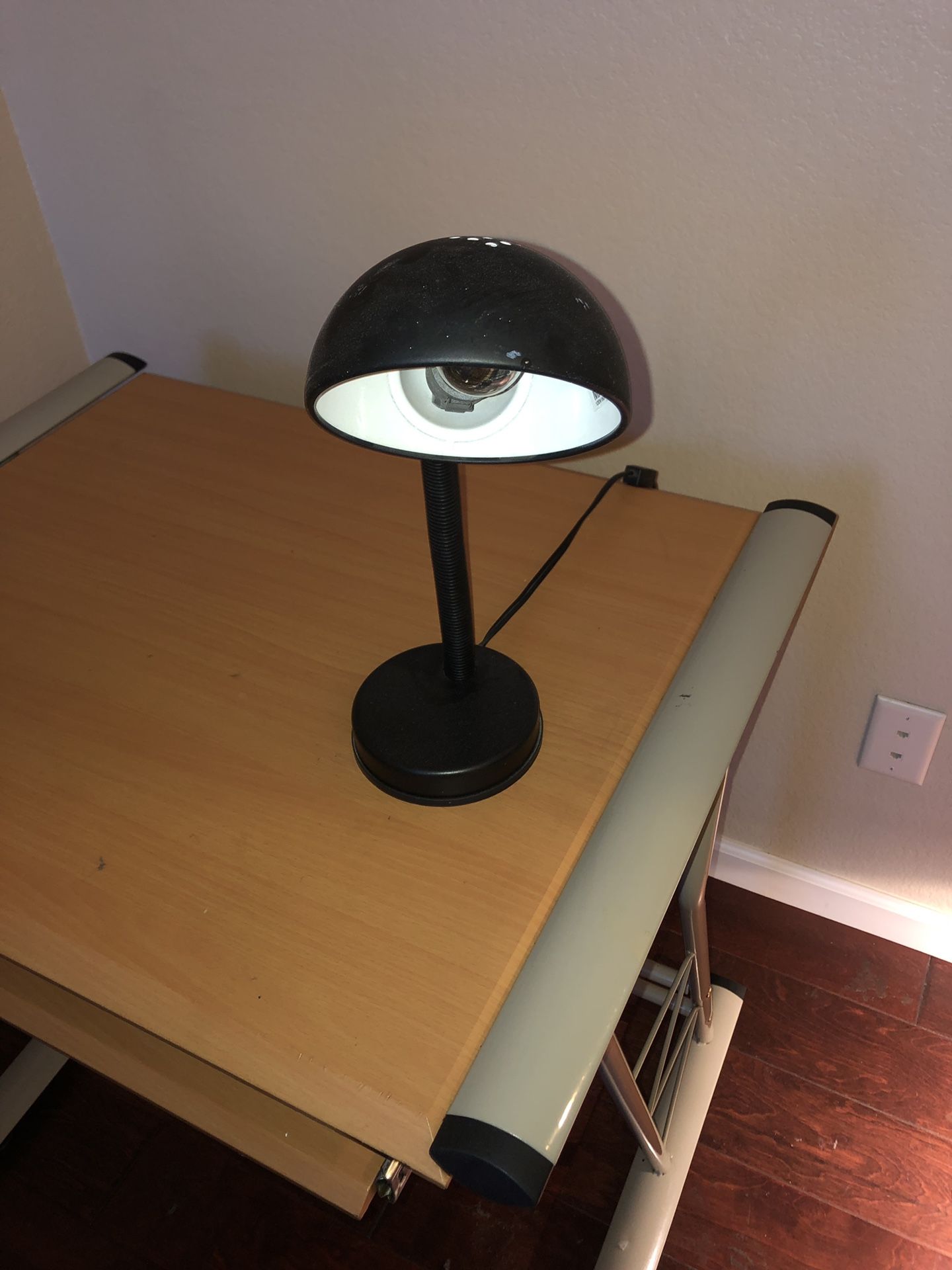 Desk lamp