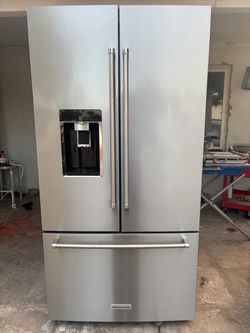 KitchenAid 2025 counter depth Fridge works perfect in a condition free delivery to garage