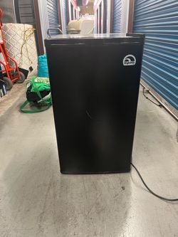 Mini fridge