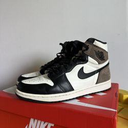 Authentic Jordan 1 Mocha high (9.5)