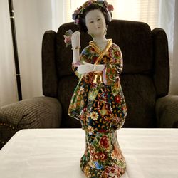 Beautiful Geisha Figurine, Bisque/Porcelain